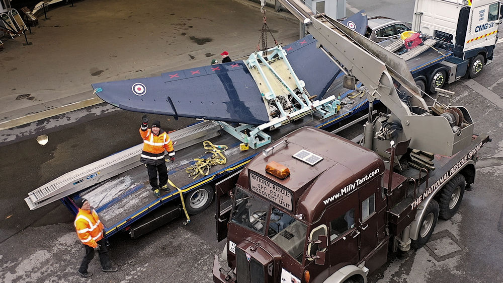 Unloading the Hawker Siddeley Hawk G-HAWK/ZA101